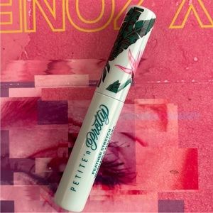 Petite n Pretty Feather Stretch Washable Mascara